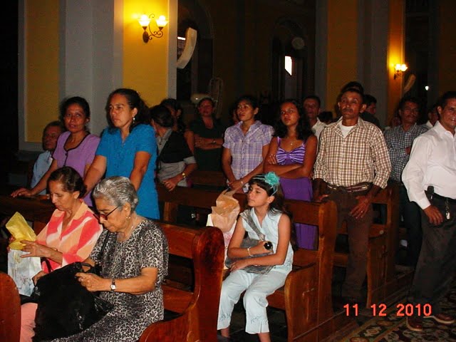 Muchos granadinos acompanaron al concejal Vega en la misa nupcial